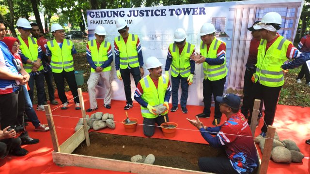 Kajati Sulsel Didapuk Meletakkan Batu Pertama Pembangunan Justice Tower Pada Perayaan Dies Natalis FH Unhas Ke-72