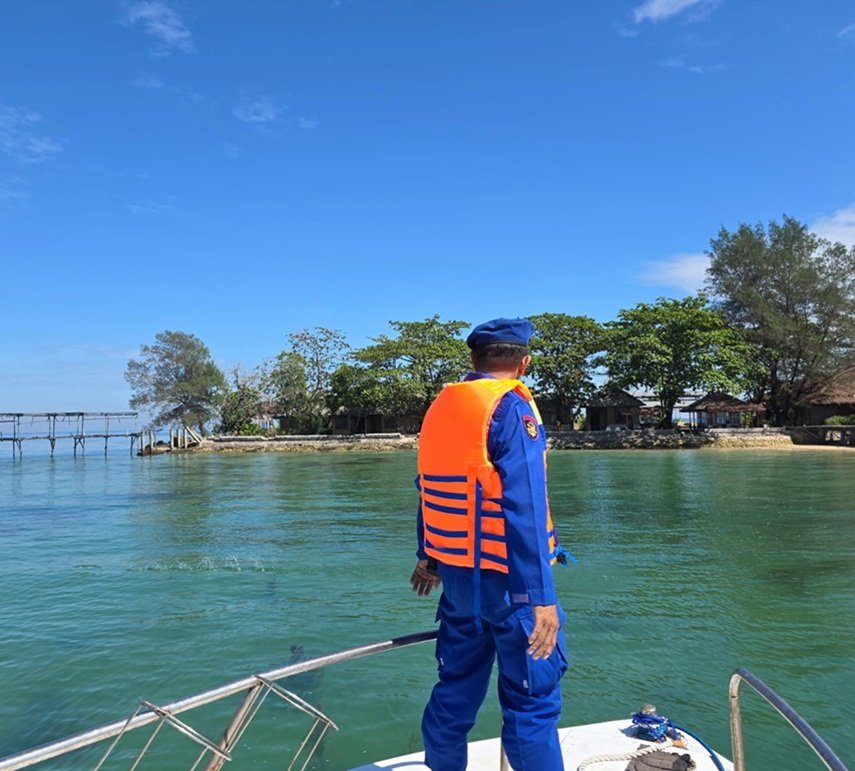 Polres Pelabuhan Makassar  Jaga Harkamtibmas Laut, Personel Satpolairud Polres Pelabuhan Makassar Gelar Patroli Perairan