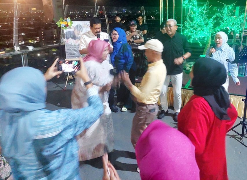 Kembali Kumpul dan Bergoyang di Lantai 20 Hotel Karebosi Condotel, Tak Hentinya Ratusan Alumni SMANSA 82 Menjalin Silaturahmi