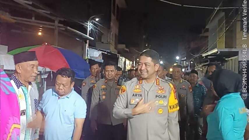 "Ngopi Kamtibmas" di Kunjung Mae: Menyemai Kedamaian dari Lorong Rajawali