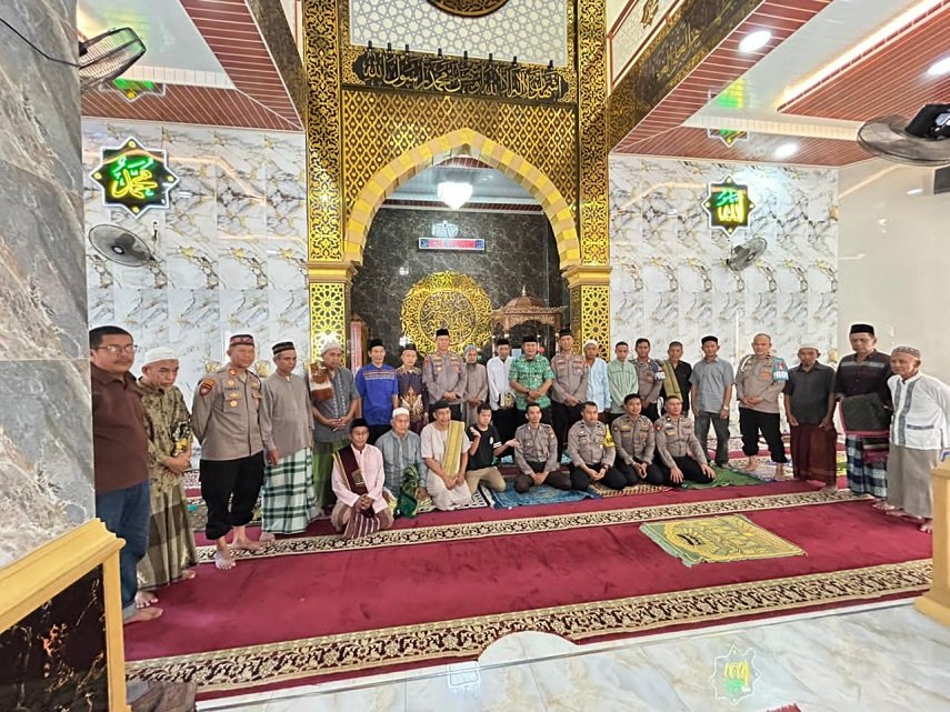 Safari Memakmurkan Masjid, Polres Pelabuhan Makassar Ajak Warga Perkuat Iman dan Jaga Kamtibmas Lewat Salat Berjamaah
