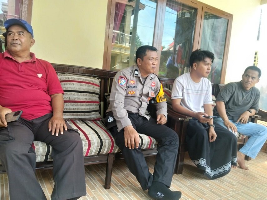 Silaturahmi di Tengah Laut, Bhabinkamtibmas Barrang Lompo Hadirkan Rasa Aman untuk Warga Pulau