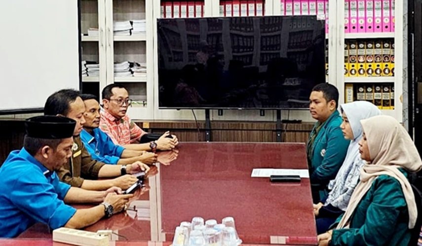Dua Mahasiswa Terbaik UIT Makassar Dilepas Mengikuti Program KKN Kebangsaan 2025