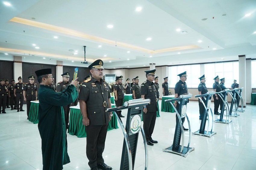 Kajati Sulsel Tegaskan Pelantikan Pejabat Baru sebagai Langkah Perkuat Integritas Kajati Sulsel Tegaskan Pelantikan Pejabat Baru sebagai Langkah Perkuat Integritas