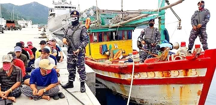 KRI Bung Tomo 357 Berhasil Tangkap 2 Unit KIA Berbendera Vietnam