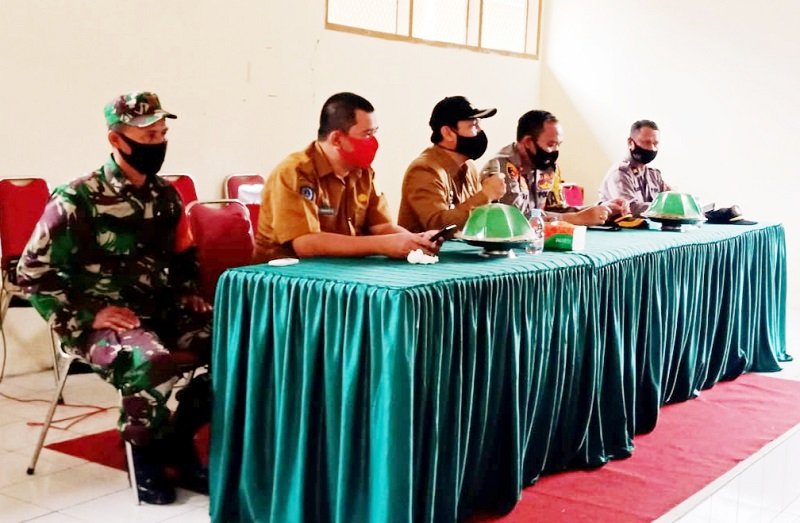 Di Aula Kantor Kecamatan Sinjai, Kapolres Sinjai Sosialisasikan Penanganan Covid-19 dan New Normal