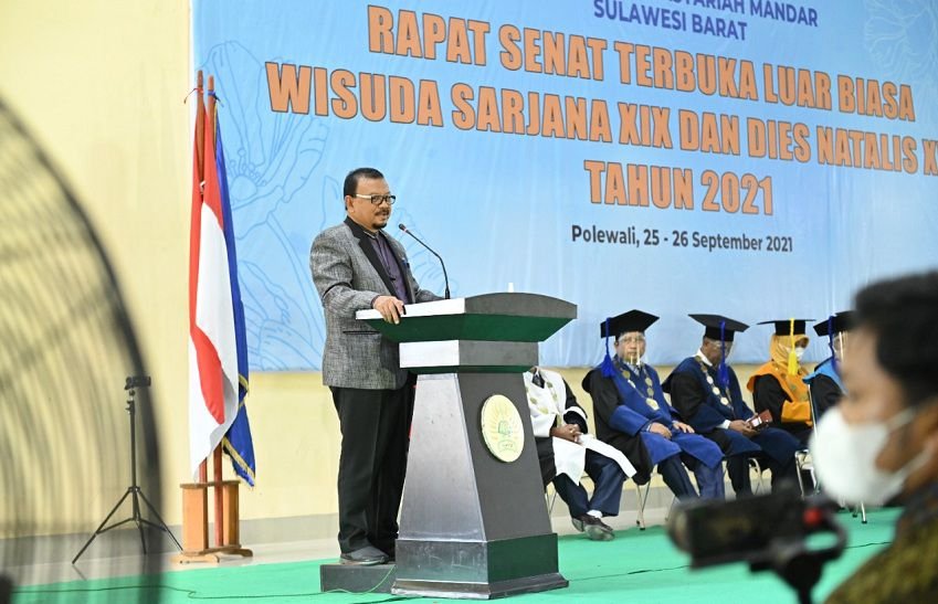 Ini Pesan Kepala LLDIKTI IX Prof Jasruddin Pada Wisuda XIX dan Dies Natalis XVII Unasman Polman
