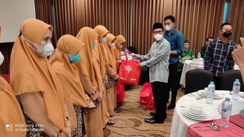 FEB Unismuh Makassar Buka Puasa Bersama Anak Panti Asuhan di Hotel