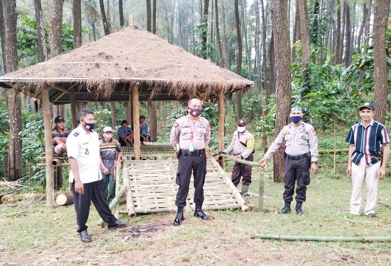 Kapolsek Bungaya Kunjungi Posko Pembangunan Kampung Rewako Desa Bissoloro