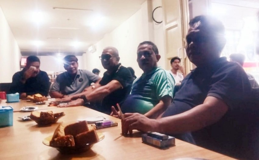 Tanggalkan Jabatan Gubernurnya, Zainal Paliwang Melepas Rindu Bersama Teman-teman SMANSA 82