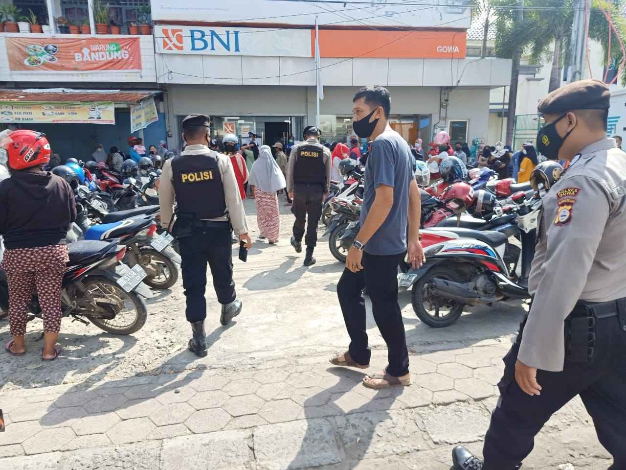 Warga di Imbau Waspada dari Pelaku Kejahatan Usai Transaksi di Bank Agar Aman Warga di Imbau Waspada dari Pelaku Kejahatan Usai Transaksi di Bank Agar Aman