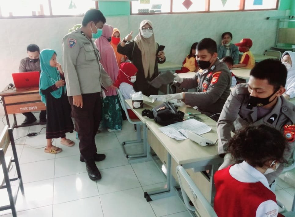 Melalui Gerai Vaksinasi Door to Door, Polres Pelabuhan Terus Berikan Vaksin Kepada Anak Usia 6-12 Tahun