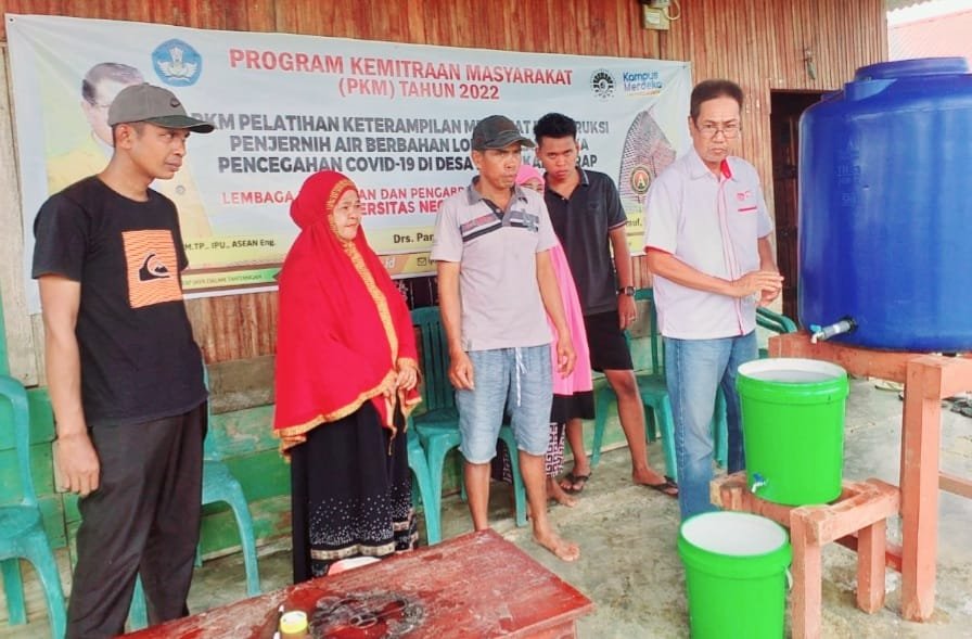 Pelatihan Keterampilan Membuat Konstruksi Penjernih Air Berbahan Lokal di Desa Betao Kabupaten Sidrap