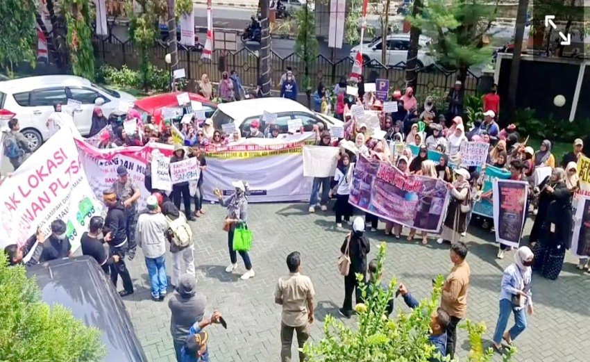 Bukan Proyeknya, Tapi Lokasinya: Ibu-Ibu Tamalanrea Kompak Tolak Pabrik Sampah Berdempetan dengan Rumah
