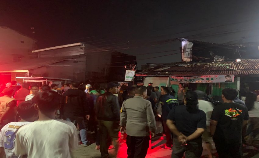 Polsek Mamajang Bergerak Cepat Amankan Lokasi Kebakaran Maut, Dua Korban Jiwa Ditemukan