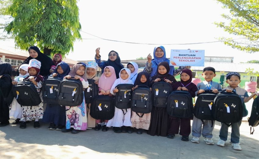 Tas Baru, Semangat Baru: Kolaborasi Rumah Zakat dan Dinas Pendidikan Kota Makassar Hadirkan Senyum untuk 56 Siswa SD Negeri Parinring