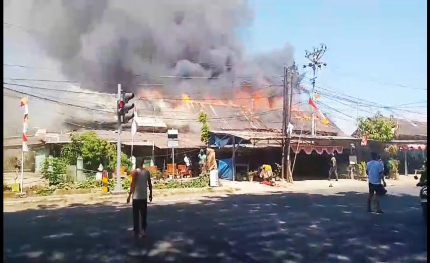 Si Jago Merah Ludeskan 35 Rumah Asrama Mattoanging, 25 Armada Damkarmat Dikerahkan