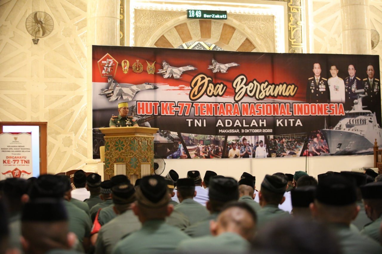Jelang HUT ke-77 TNI, Pangdam Hasanuddin Pimpin Doa Bersama di Masjid Raya Makassar