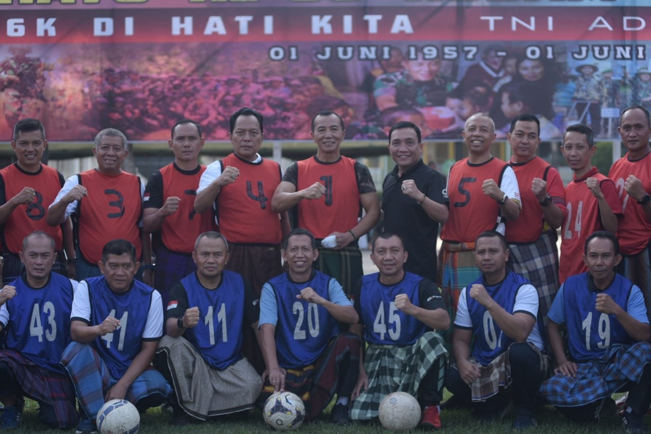 Wujudkan Sinergitas, Kodam XIV/Hasanuddin Bangun Kebersamaan Melalui Sepak Bola Sarung