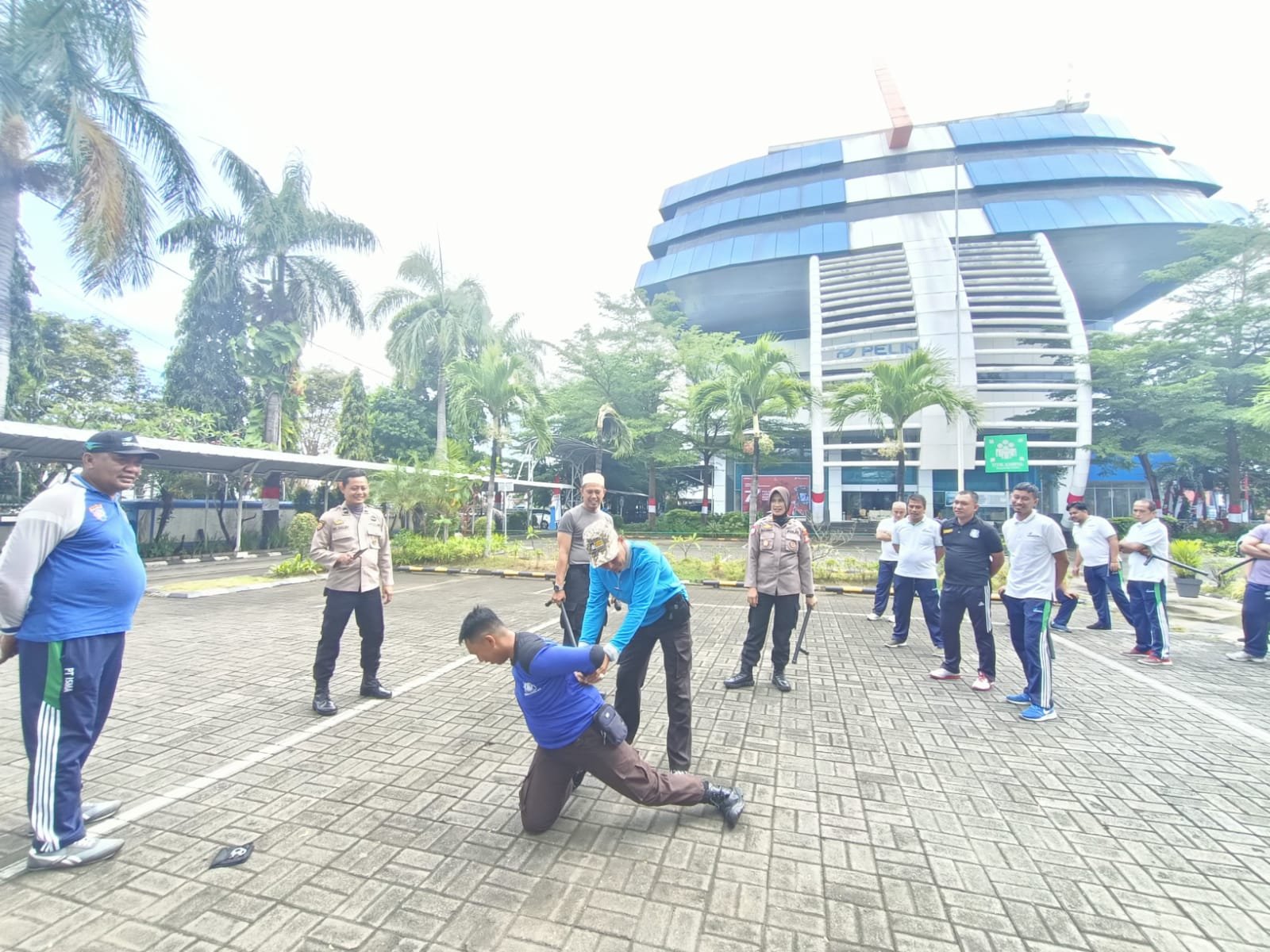Tingkatkan Kemampuan, Satbinmas Polres Pelabuhan Makassar Berikan Pelatihan Satpam di Pelindo IV