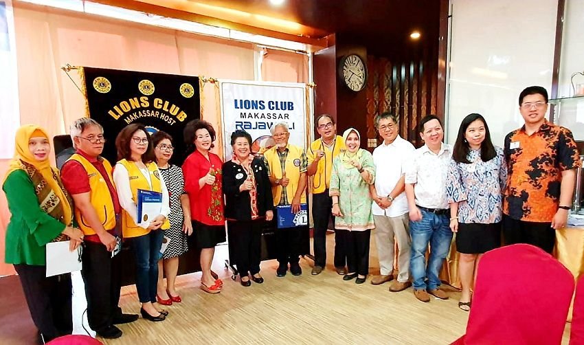 Distrik Gubernur Lions Club 307-B2 Lantik Tiga Members Baru Lions Club Makassar Rajawali