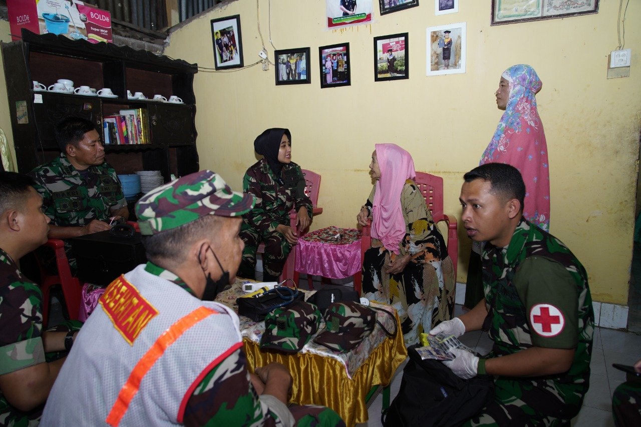 Setelah Kunjungi Rumahnya, Pangdam Hasanuddin Lakukan Rikkes Berkala Bagi Veteran dan Tundayatu
