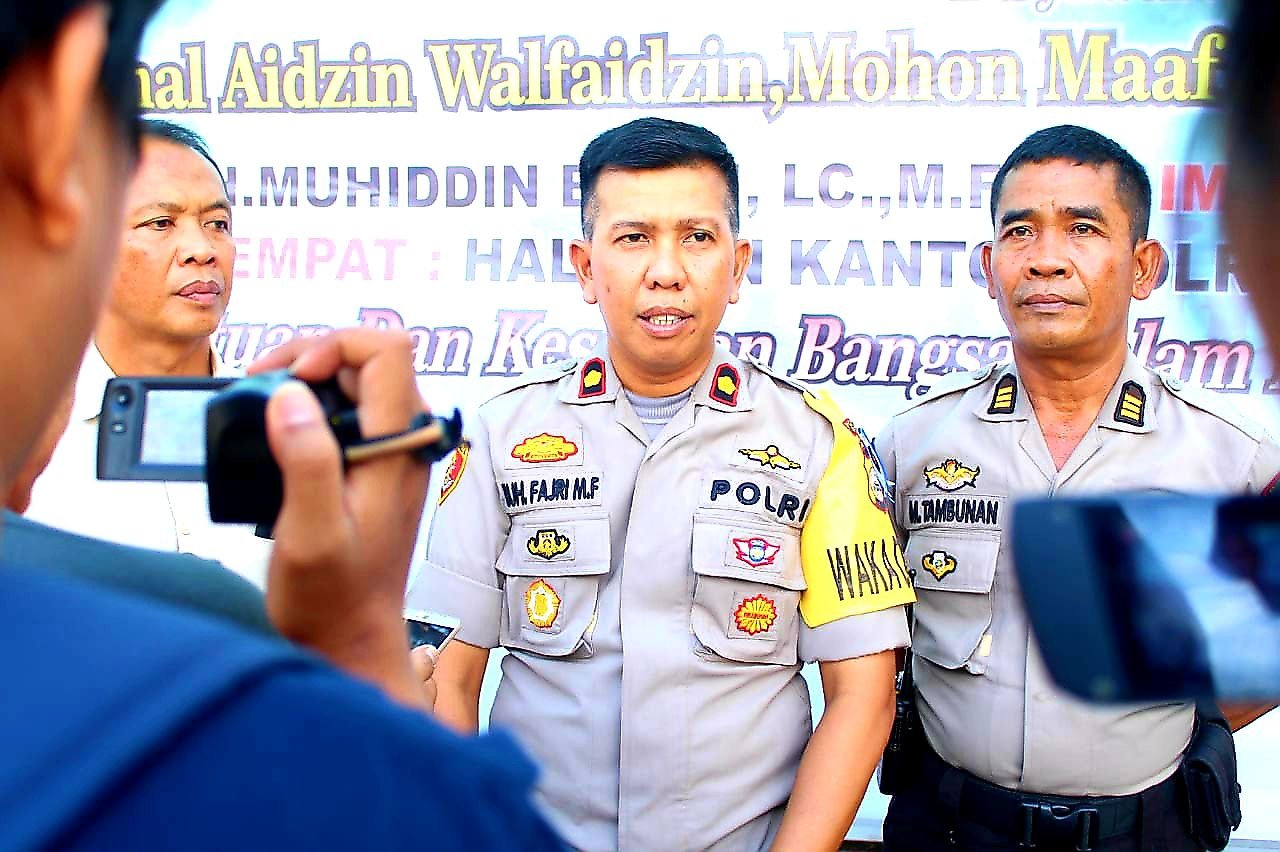 Wakapolres Gowa Kompol Muh. Fajri Mustafa didampingi Kasubbag Humas AKP M Tambunan