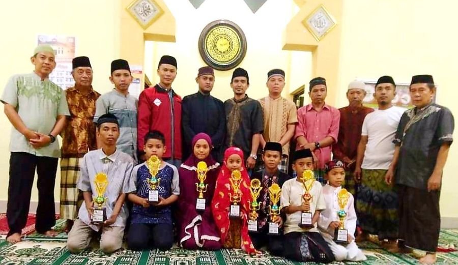 Kepala Markas Masjid Muhammad Bin Saad, Andi Sultan Agung bersama pemenang lomba.