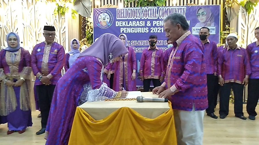 Organisasi Pengurus Religious Social Community (RSC) Menggelar Deklarasi Dan Pengukuhan Di Rumah Makan Torani Makassar Organisasi Pengurus Religious Social Community (RSC) Menggelar Deklarasi Dan Pengukuhan Di Rumah Makan Torani Makassar